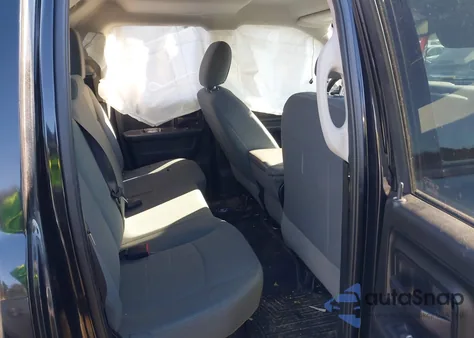 2018 Ram 1500 Express 4X4 6'4 Box из США, поврежденный, VIN 1C6RR7FG3JS222877